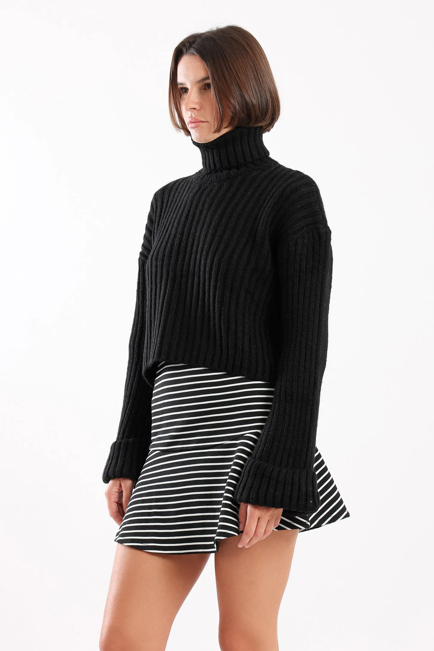 CHUNKY HIGH NECK SWEATER - BLACK