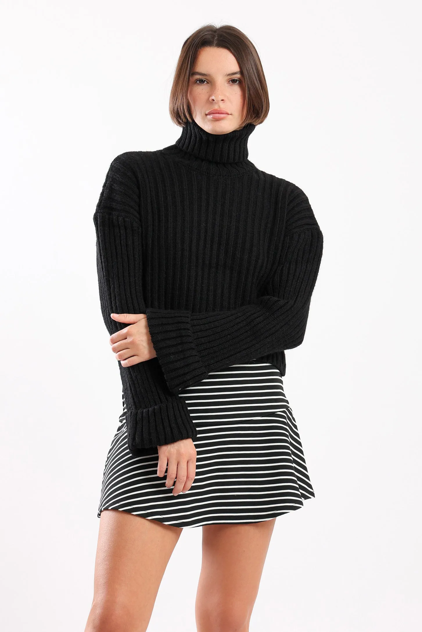 CHUNKY HIGH NECK SWEATER - BLACK